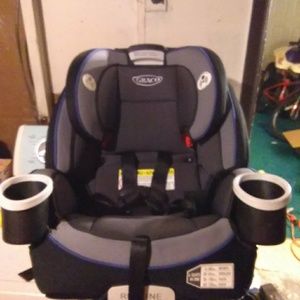 Graco 4ever all in one convertible carseat ..